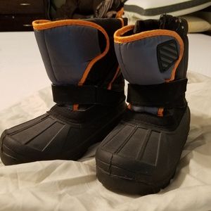 Kids size 1 snow boots!